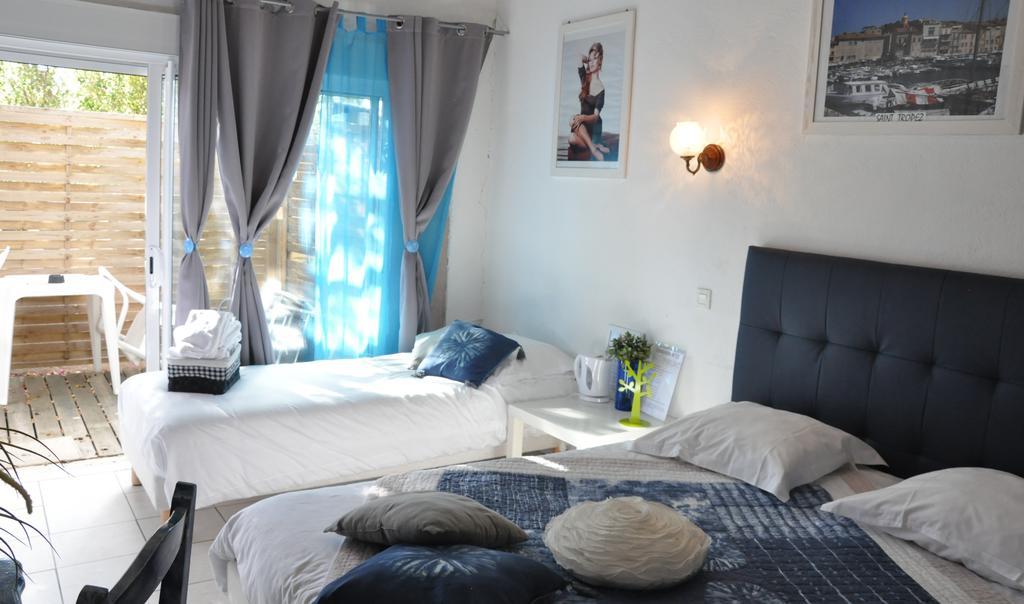 Hotel Les Mimosas Bormes-les-Mimosas Rom bilde